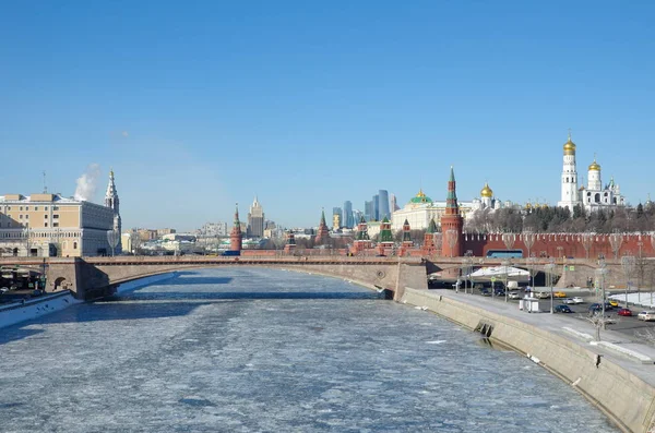 Московський Кремль Москва Річка Великий Moskvoretsky Міст Москва Росія — стокове фото