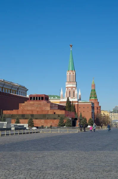 Moscú Rusia Marzo 2018 Plaza Roja Mausoleo Lenin Torre Del —  Fotos de Stock