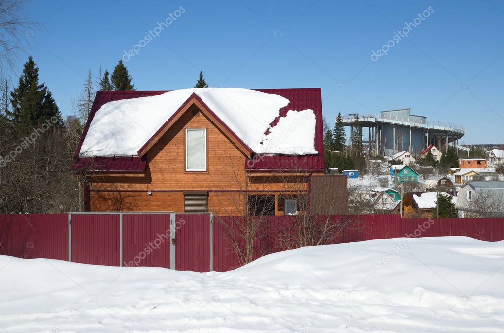 Wooden country house near the ski resort Sorochany