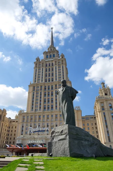 Moscou Rússia Agosto 2017 Monumento Taras Shevchenko Fundo Hotel Radisson — Fotografia de Stock