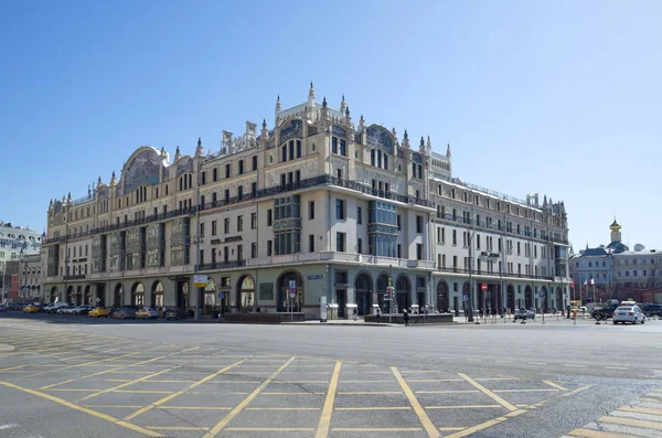 Moskova, Rusya - 9 Nisan 2018: Metropol hotel, ünlü tarihi bina ve Moskova şehir merkezinde lüks beş yıldızlı otel