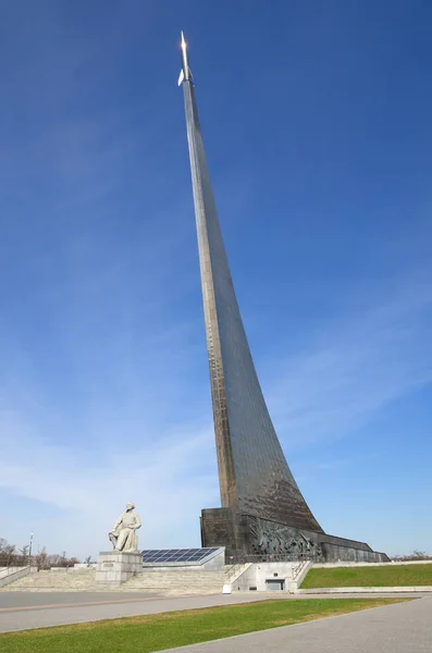 Moskwa Rosja Kwietnia 2018 Obelisk Zdobywców Przestrzeni Pomnik Konstantin Tsiolkovsky — Zdjęcie stockowe