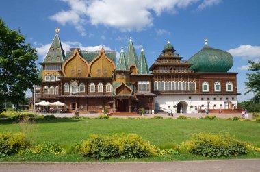 Moskova, Rusya - 9 Ağustos 2017: Palace, Çar Alexei Mikhailovich Kolomenskoye Park güneşli yaz gününde 