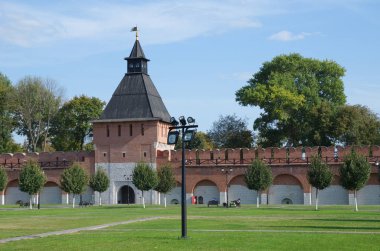 Tula, Rusya - 12 Eylül 2019: Tula Kremlin 'deki Ivanovsky kapısının kulesi
