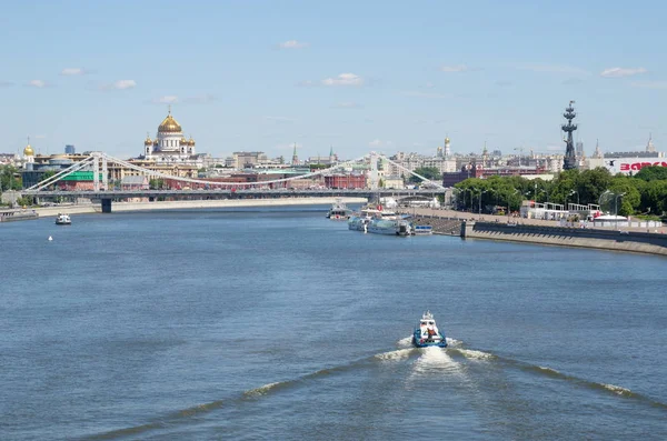 Moscú Rusia Junio 2018 Vista Verano Del Puente Crimea Catedral — Foto de Stock