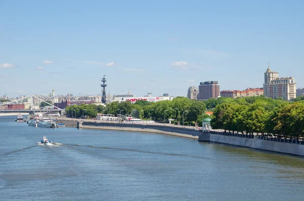 Moscú Rusia Junio 2018 Vista Verano Del Terraplén Pushkinskaya Monumento — Foto de Stock