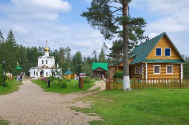 Okovetsky, Rusya 'nın Tver bölgesindeki Selizharovsky bölgesinde kutsal anahtar. Tanrı 'nın Annesi Okovetskaya' nın İkonası Kilisesi.