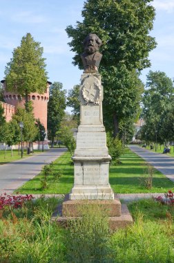 Tula, Rusya - 12 Eylül 2019: Kremlin meydanında Karl Marx anıtı. 1925 'te kuruldu.