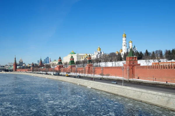 Весняний Вид Кремлівську Набережну Московський Кремль Сонячний День Москва — стокове фото