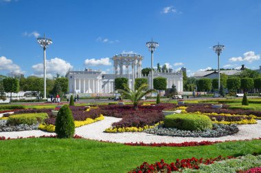 Moskova, Rusya - 14 Ağustos 2018: Güzel peyzaj ve Vdnh 'deki 66 numaralı pavyon