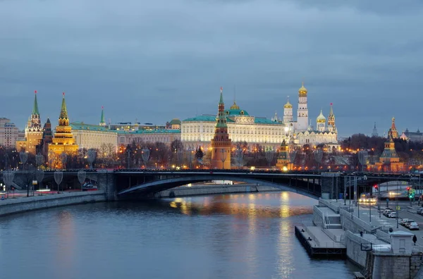 Вечерний Вид Московский Кремль Большой Каменный Мост Москва Россия — стоковое фото