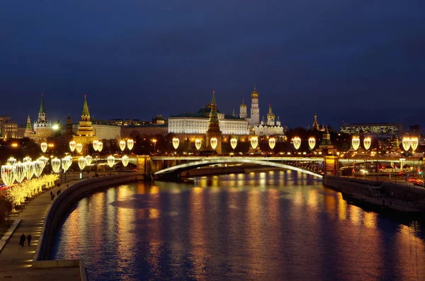 Noční Pohled Moskevský Kreml Most Velkého Kamene Slavnostním Osvětlením Moskva — Stock fotografie