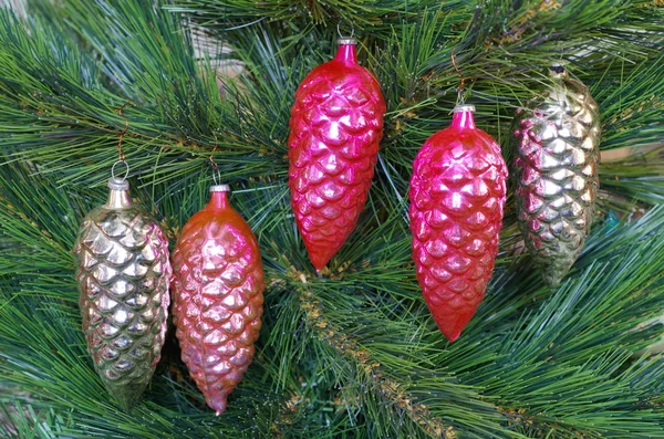 Vecchio Albero Natale Giocattoli Coni Abete Sull Albero — Foto Stock