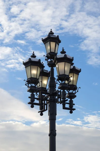 Lámpara Calle Contra Cielo Azul — Foto de Stock