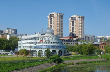 Ivanovo, Rusya - 26 Temmuz 2019: İvanovo şehri Uvod Nehri 'nden görülüyor