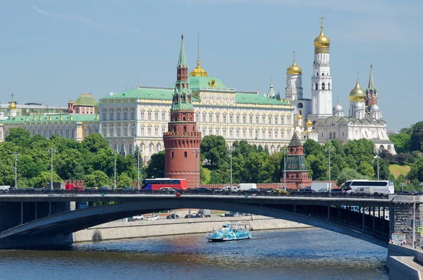 Sommerblick Auf Den Moskauer Kreml Die Große Steinbrücke Und Den — Stockfoto