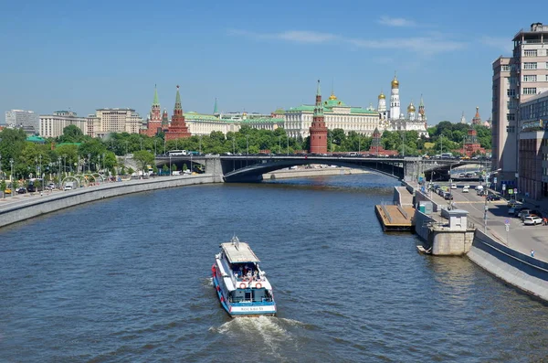 Moskva Rusko Června 2019 Letní Pohled Mostek Mostu Patriarchal Nábřeží — Stock fotografie