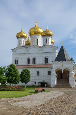 Kutsal Trinity Ipatiev Manastırı 'ndaki Trinity Katedrali. Kostroma, Rusya 'nın Altın Yüzüğü