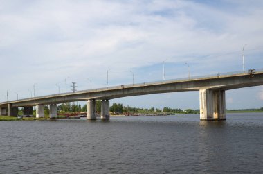 Kostromskoy (Volzhsky) Rusya 'nın Kostroma kentindeki Volga nehri üzerindeki karayolu köprüsü