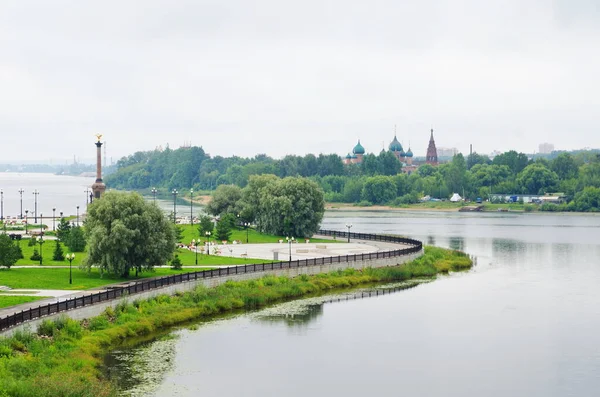 Strelka Nın Yaroslavl Daki Volga Kotorosl Nehirlerinin Birleştiği Yer Rusya — Stok fotoğraf