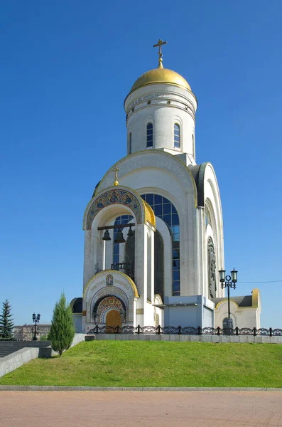 Poklonnaya山上的胜利公园 伟大的殉道者圣乔治教堂的夏景 俄罗斯 莫斯科 — 图库照片