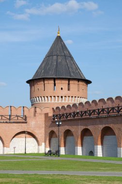 Tula, Rusya - 12 Eylül 2019: Tula Kremlin 'deki İvanovskaya (Taynitskaya) kulesi