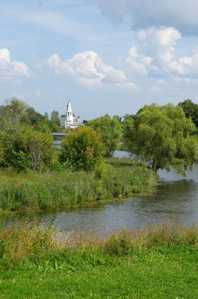 Rio Kamenka Igreja São Nicolau Dia Ensolarado Verão Suzdal Região — Fotografia de Stock