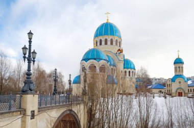 Borisov göletlerindeki hayat veren Trinity Kilisesi Orekhovo-Borisovo 'da. Moskova, Rusya