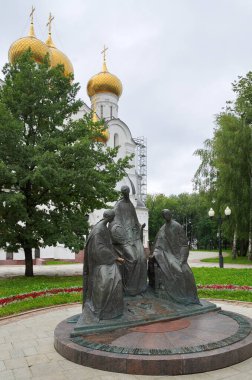 Yaroslavl, Rusya - 25 Temmuz 2019: Assumption Katedrali yakınlarında heykel kompozisyonu 