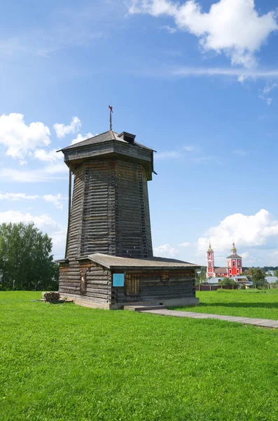スズダル ロシア 7月26 2019 木造建築と農民の生活の博物館 モショク スドゴドスキー地区 18世紀 とボリソグレブスカヤ教会の村から風車 ロシアの黄金の指輪 — ストック写真
