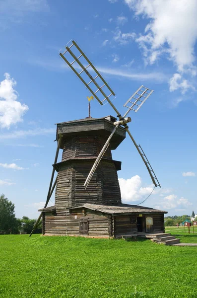 スズダル ロシア 7月26 2019 モショク スドゴドスキー地区 18世紀 の村から風車 木造建築と農民の生活の博物館 ロシアの黄金の指輪 — ストック写真