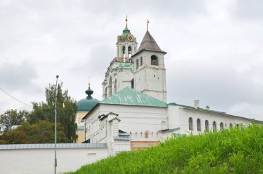 Yaroslavl 'daki Spaso-Preobrazhensky manastırı (Spaso-Yaroslavsky manastırı). Rusya 'nın altın yüzüğü