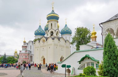 Sergiev Posad, Rusya - 24 Temmuz 2019: Kutsal Teslis Kilisesi Sergius Lavra. Rusya 'nın altın yüzüğü