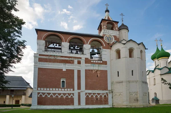スズダルのSpaso Evfimiev修道院 洗礼者ヨハネのキリスト降誕教会と鐘楼 ロシアの黄金の指輪 — ストック写真