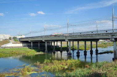 Tula, Rusya - 12 Eylül 2019: Zarechenskiy Köprüsü Upa Nehri üzerinde