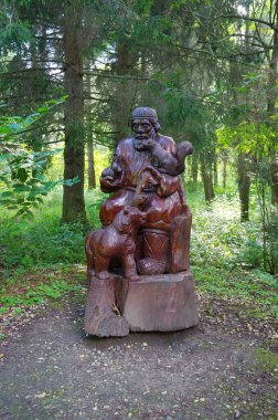 Pereslavl - Zalessky, Rusya-Ağustos 1, 2017: Pereslavl dendroloji bahçesi S. F. Kharitonov 'dan sonra isimlendirildi. İnteraktif rota 