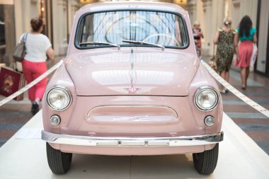 Pembe Zaporozhets, retro Otomobil Fuarı