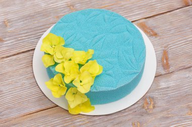 Hafif Mavi modern mousse kek. Closeup görünümü.