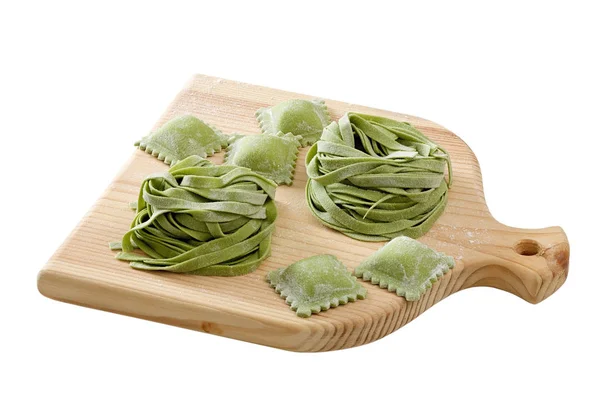 Spinach pasta and ravioli with spinach isolated — Stock Photo, Image