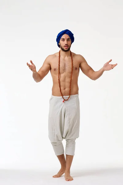 yakışıklı Hint modeli