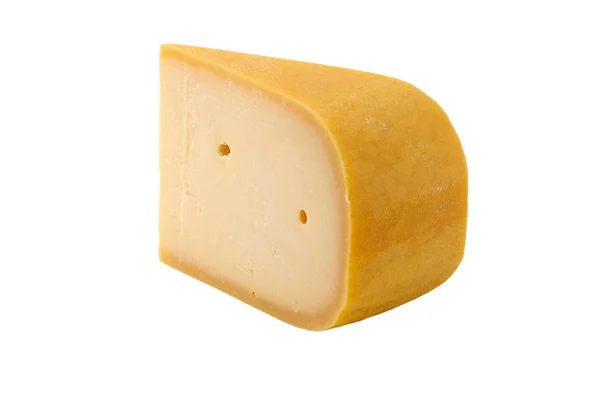 Skiva av gamla ost isolerade med urklippsbana — Stockfoto