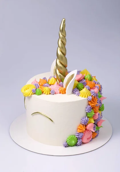 独角兽彩色生日婴儿蛋糕 — 图库照片