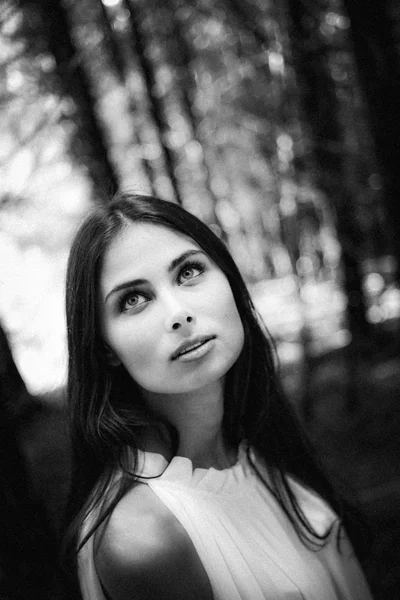 Eski bir film tarzı güzel kız