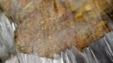 Kaya damlayan suyun. Ses ile