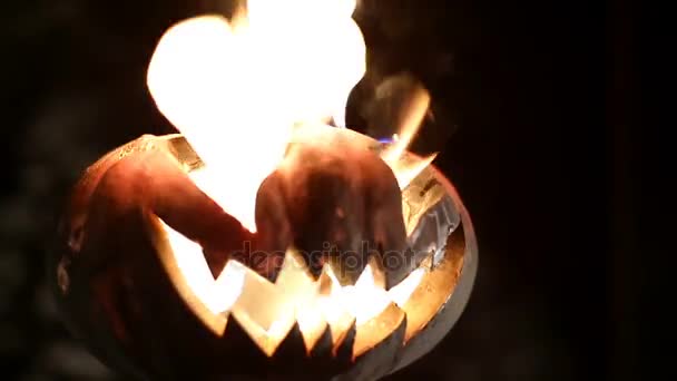 Zucca che brucia ad Halloween. Cintura — Video Stock