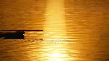 Sörf yoga adam egzersiz