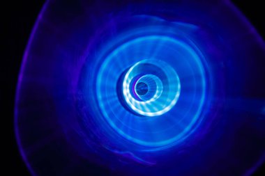 # Karanlıktaki ses dalgaları #