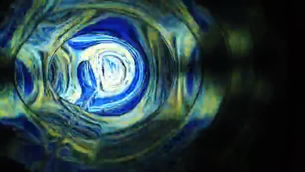 Ирисходящий маслянистый полноцветный рисунок на поверхности воды. Энергия света в открытом пространстве — стоковое видео