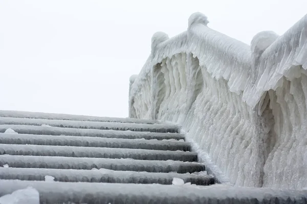 Escadas cobertas de gelo — Fotografia de Stock