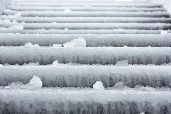 Treppen mit Eis bedeckt — Stockfoto